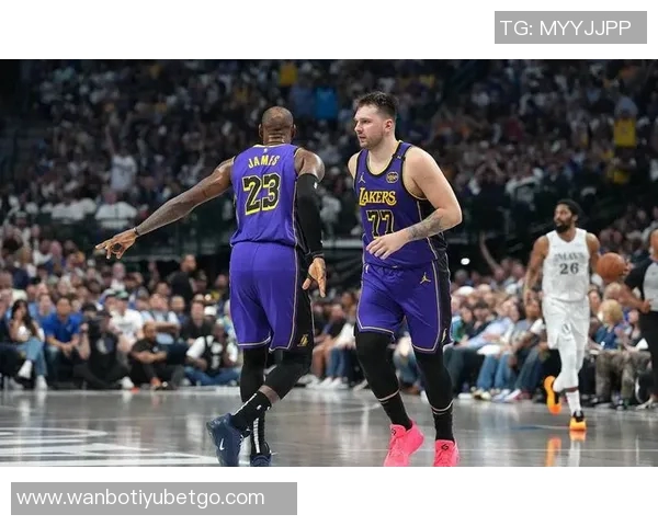 杨毅分析湖人战术选择认为詹姆斯影响东契奇表现宁愿全力支持东契奇 杨毅分析湖人战术选择认为詹姆斯影响东契奇表现宁愿全力支持东契奇