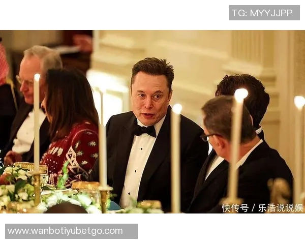 C罗身着西装出席白宫晚宴与美国防长亲密合影引发热议 C罗身着西装出席白宫晚宴与美国防长亲密合影引发热议